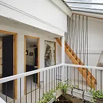 Atelier D\'Artiste En Plein Paris