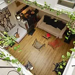Atelier D\'Artiste En Plein Paris