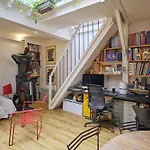 Atelier D\'Artiste En Plein Paris